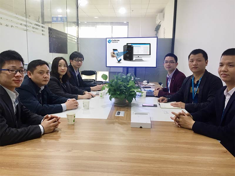 樂成置業(yè)與塞伯羅斯會(huì)面交談